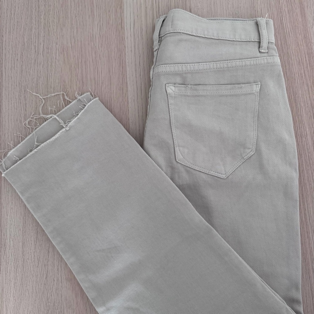 Kensie Cream Cropped Frayed Jeans